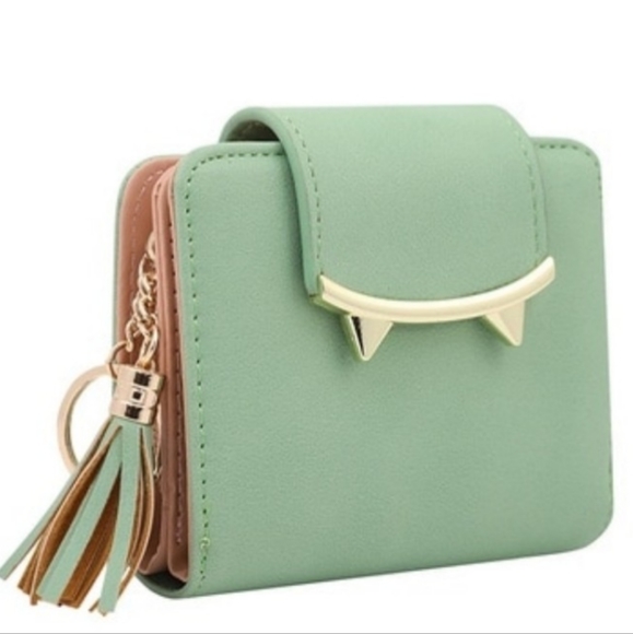 Cute Bi-fold wallet 💚 - Picture 5 of 9